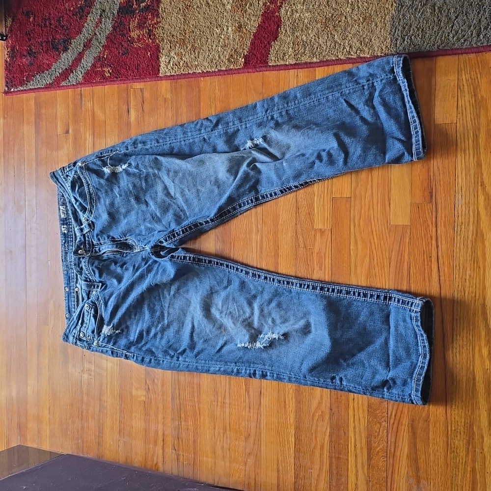 Women's Miss Me Boyfriend Capris. 31.  Distressed Look.